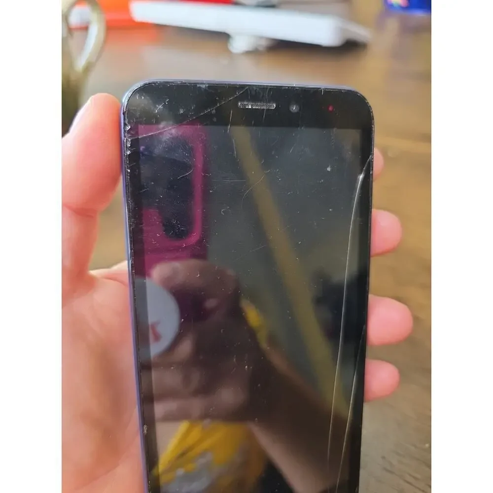 Wiko Voix Android Go Edition‎ Smartphone – Blue – Cracked Screen – Powers On